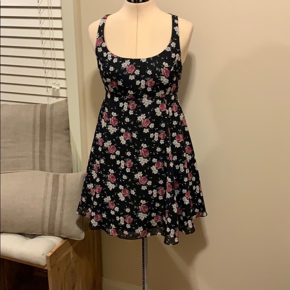 Kimchi Blue Black floral patter dress💐🌺🌸